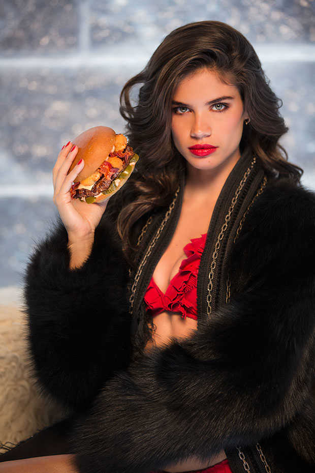 sara-sampaio-carls-jr-2.jpg